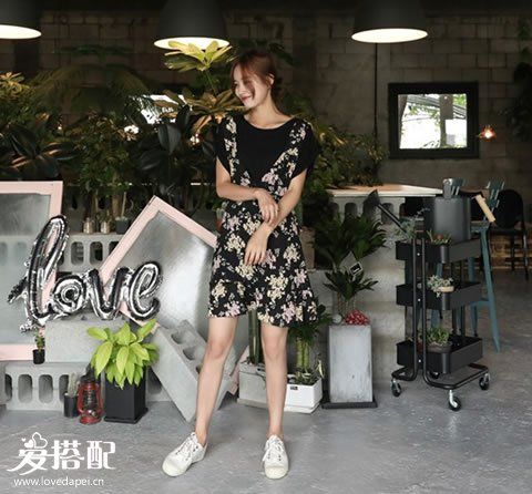 干凈甜美風(fēng)   搭配：黑色系穿搭+小白鞋