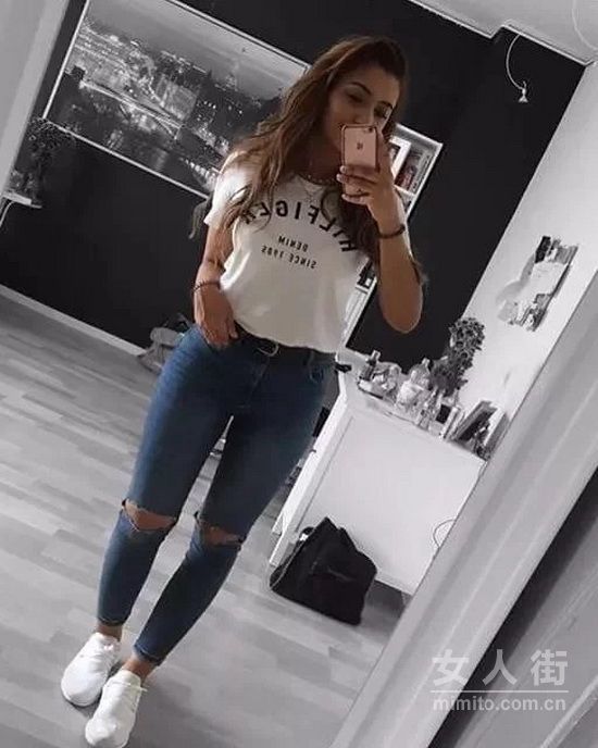 緊身牛仔褲盡顯女人韻味, 穿出凹造型！