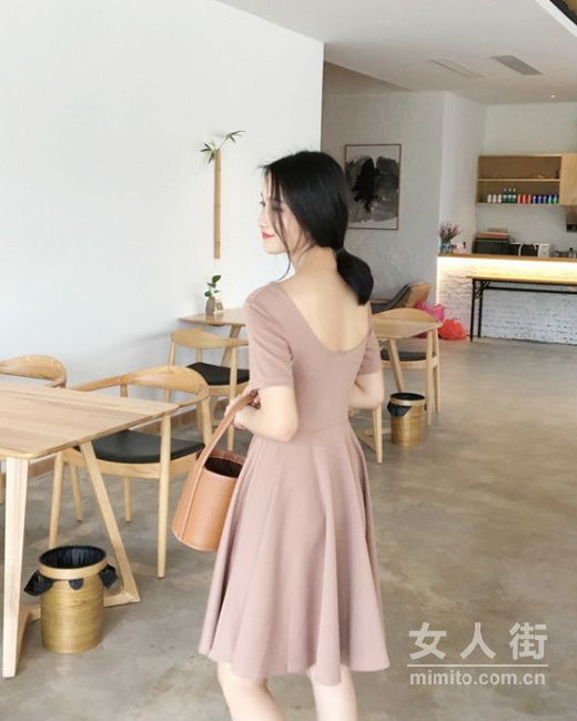 性感界的老大哥露背裝來(lái)襲，準(zhǔn)備好了嗎